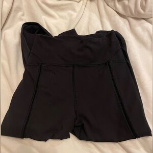 Special side design Lululemon athletica size 4 black leggings full length